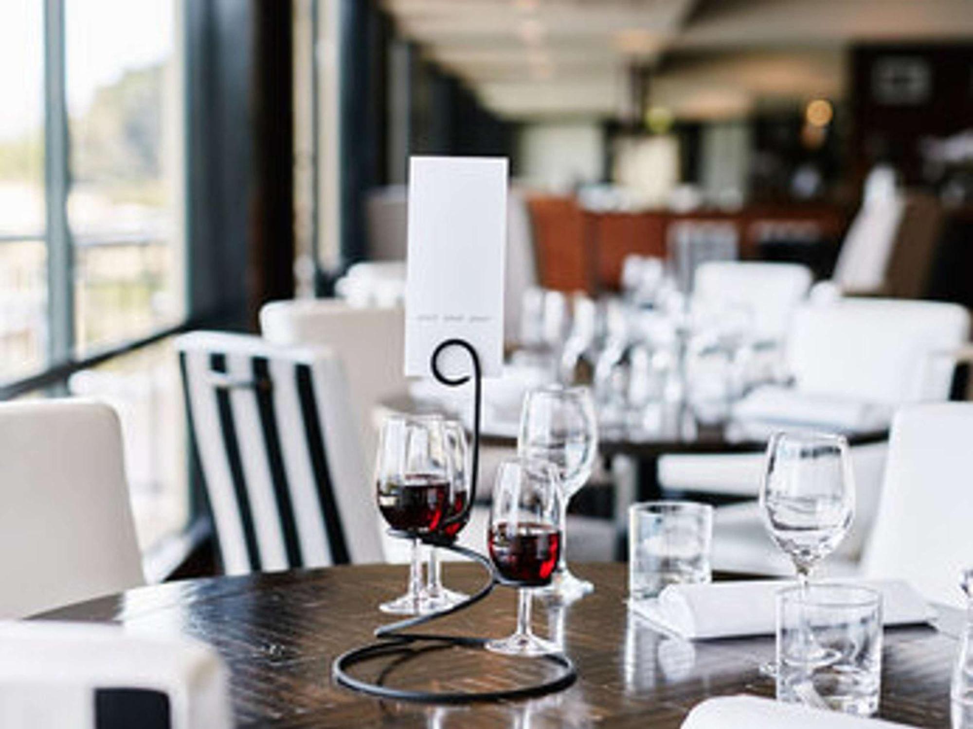 Hotel St Moritz Queenstown - Mgallery By Sofitel Zewnętrze zdjęcie Wine tasting at the Hunter Valley